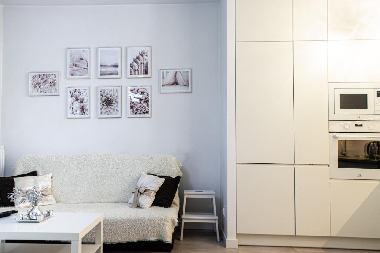 Wola Glamour Apartment Varşovia Exterior foto