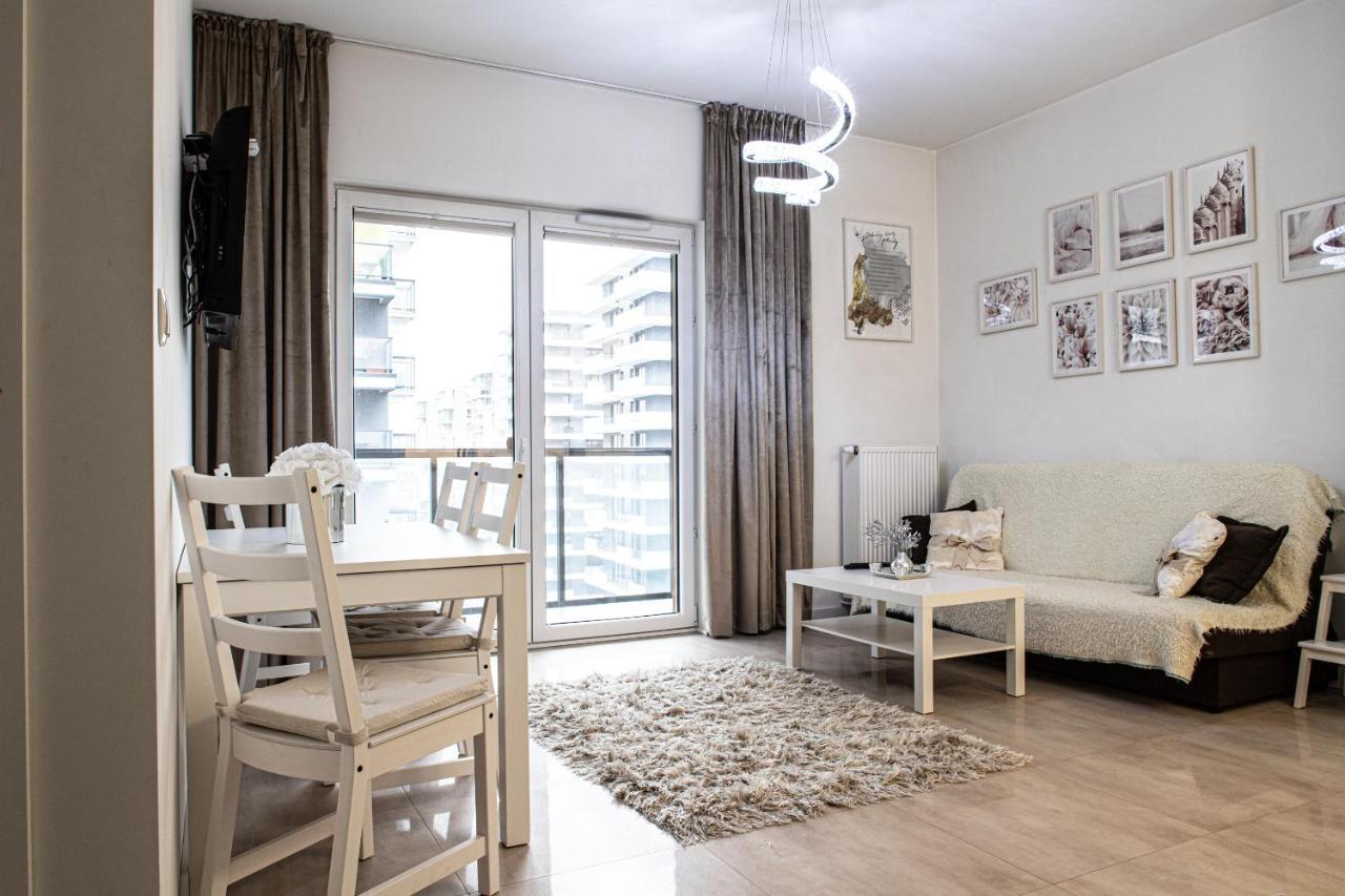 Wola Glamour Apartment Varşovia Exterior foto