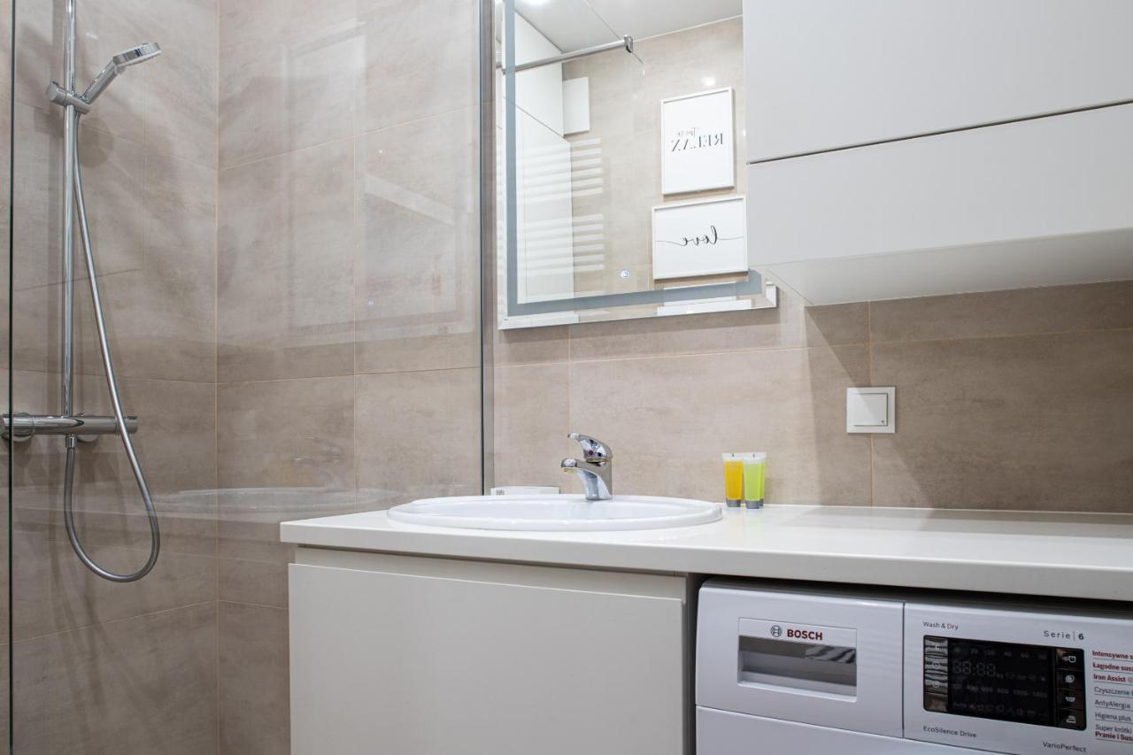Wola Glamour Apartment Varşovia Exterior foto